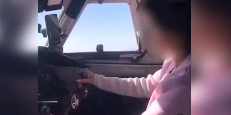 В Якутии завели дело из-за пилота, отдавшего штурвал пассажирского самолета подруге