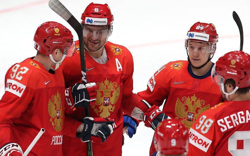 Сборная России по хоккею победила на старте молодежной Суперсерии