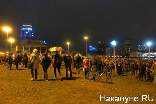 В 15 парках и скверах Екатеринбурга появится дополнительное освещение