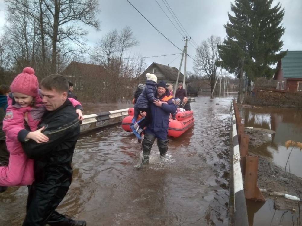 Военнослужащие ЗВО готовы помочь новгородцам в устранения последствий паводка