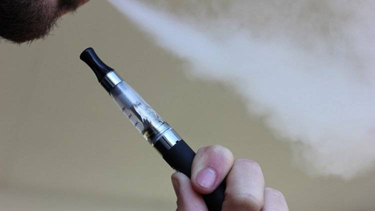 Нарколог рассказал о вреде электронных сигарет