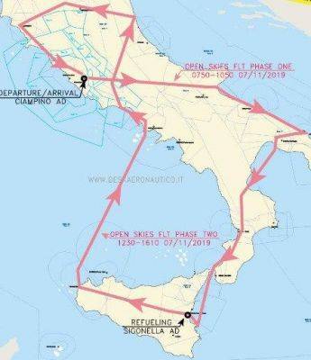 Российские военные выполняют наблюдательный полет в Италии