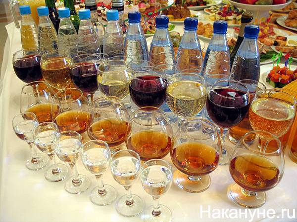 Со дна Балтики дайверы достали почти тысячу бутылок столетнего французского коньяка и ликера