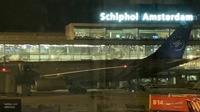 Видео из амстердамского аэропорта "Схипхол" появилось в Сети