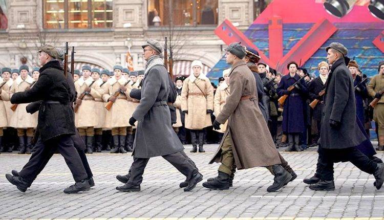 Реконструкцию Битвы под Москвой на Красной площади увидели 7 тыс. человек