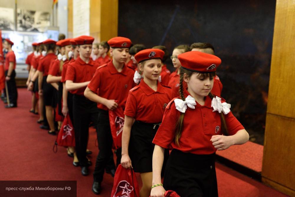 В Иркутске свыше 250 школьников вступили в ряды «Юнармии» и центра «Патриот»