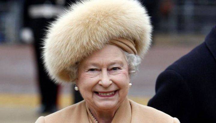 Королева Великобритании отказалась от одежды с натуральным мехом