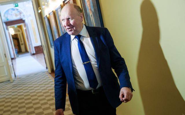 Глава МВД Эстонии предлагает повысить зарплаты для иностранцев
