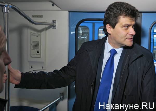 Проверил лично: мэр Екатеринбурга прокатился в обновленных вагонах метро