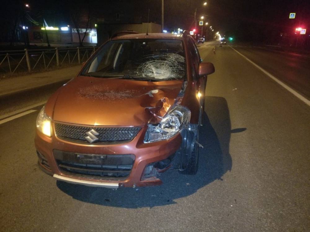 На Красносельском шоссе Suzuki в ночи сильно травмировал молодого человека