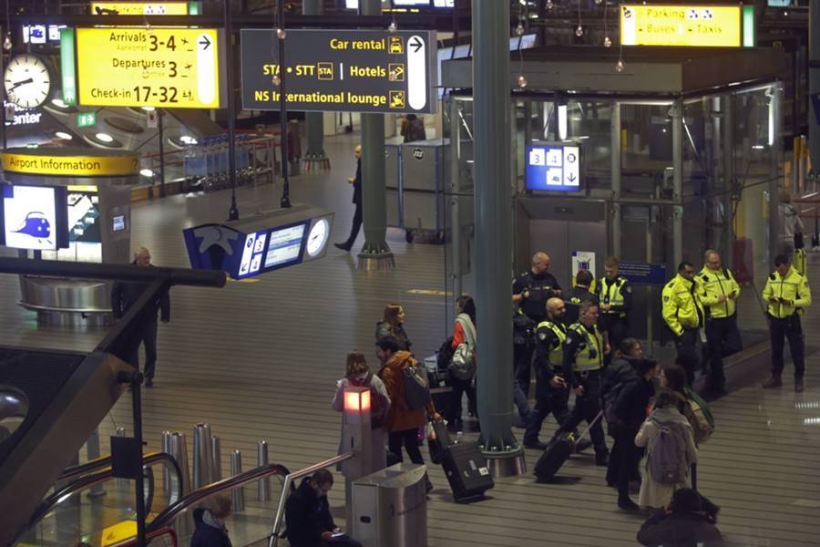 Тревога на борту самолета в Амстердаме сработала случайно