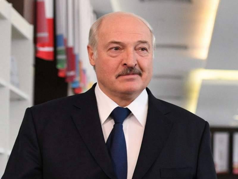 "Лежит уже четвертные сутки": Лукашенко лечится в ОАЭ