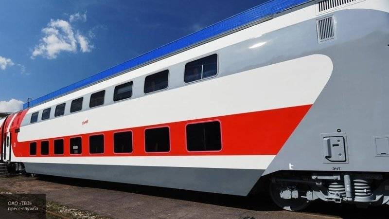 Двухэтажные поезда из Москвы и Петербурга пустят под Новый год в Крым, заявил Черняк