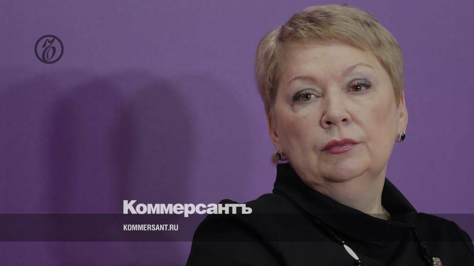 Васильева пообещала избавить учителей от лишней отчетности