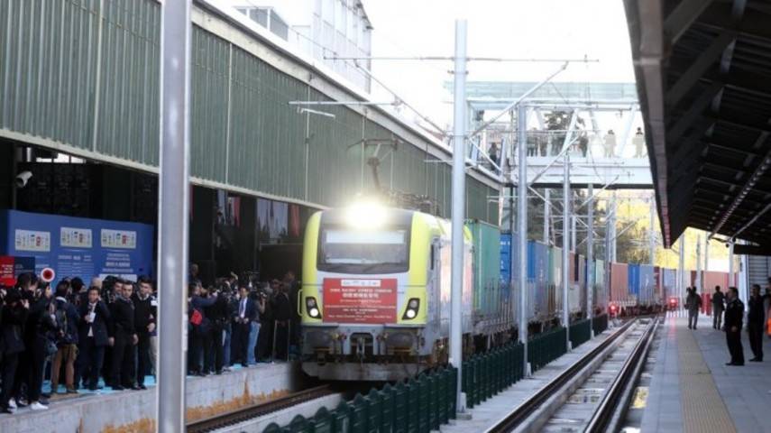 По тоннелю под Босфором прошел первый контейнерный поезд из Китая в Европу (Фото)