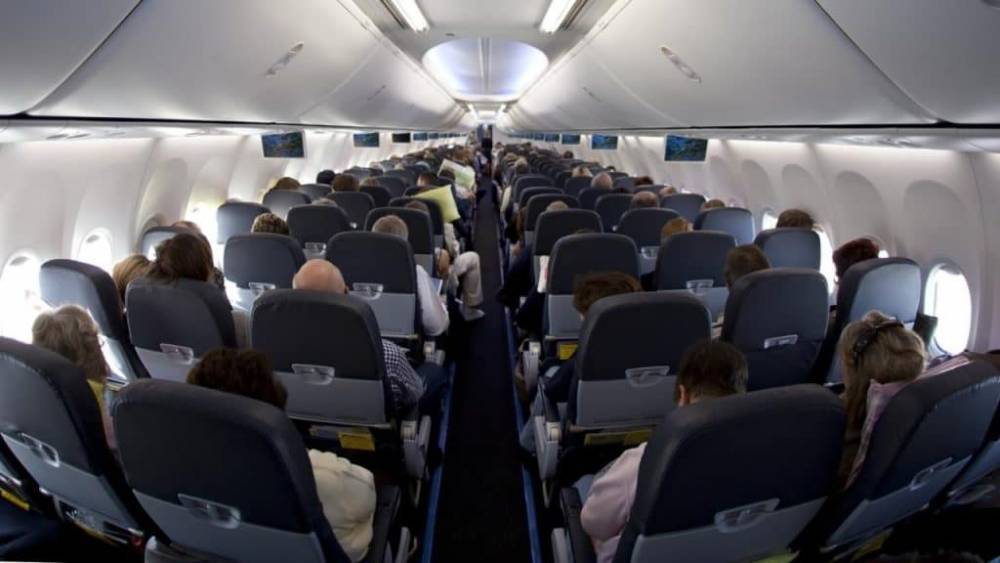 Бомба на борту и запрет на посещение туалета: главные секреты о самолетах