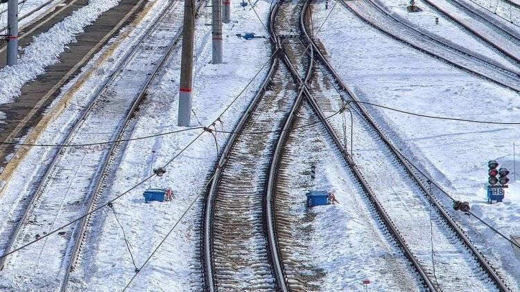 Обледеневшие провода задержали в Ленинградской области более 110 поездов