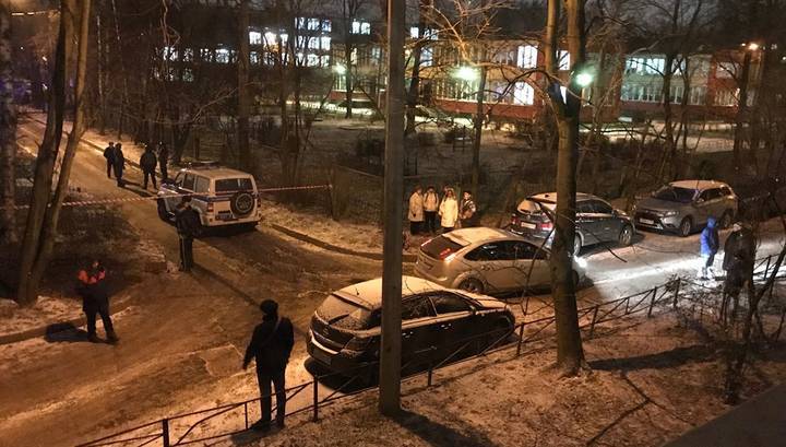 На севере Петербурга в квартире обнаружены гранаты: жильцов дома эвакуируют