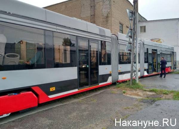 Из Челябинска увезли новый трамвай УКВЗ, который проходил в городе тестовые испытания