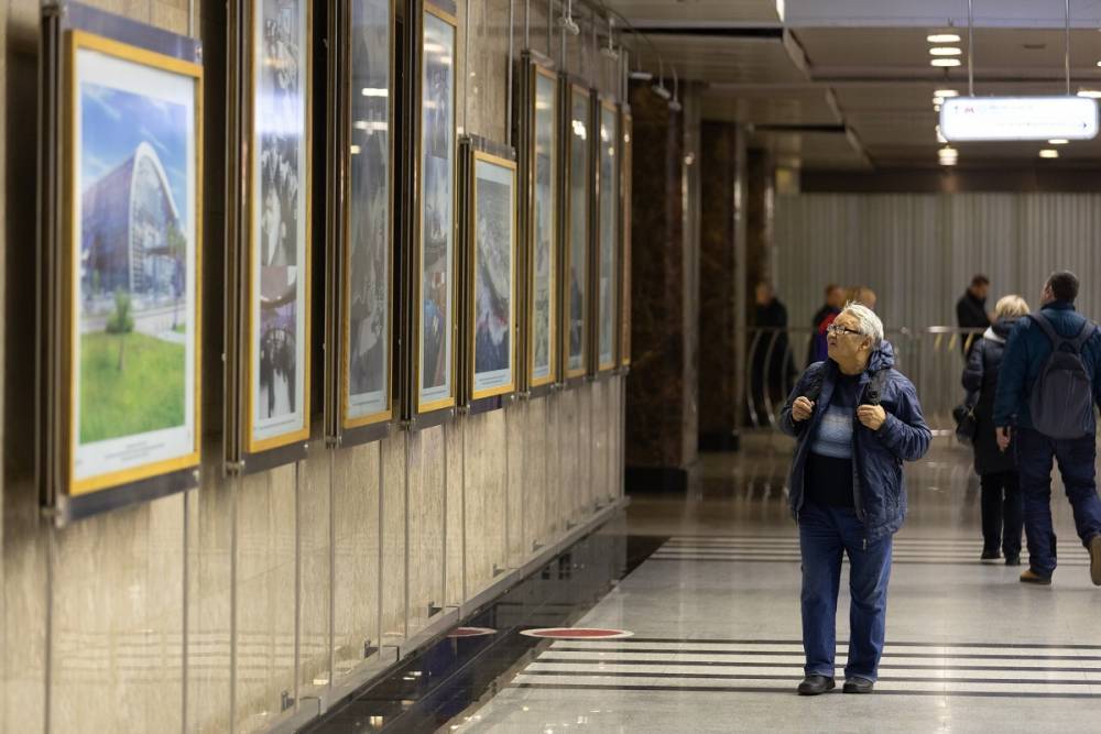 Фотовыставка к юбилею транспортного ведомства открылась в метро Москвы