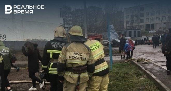 СМИ: жильцы горящей многоэтажки в Уфе просили о помощи с балконов