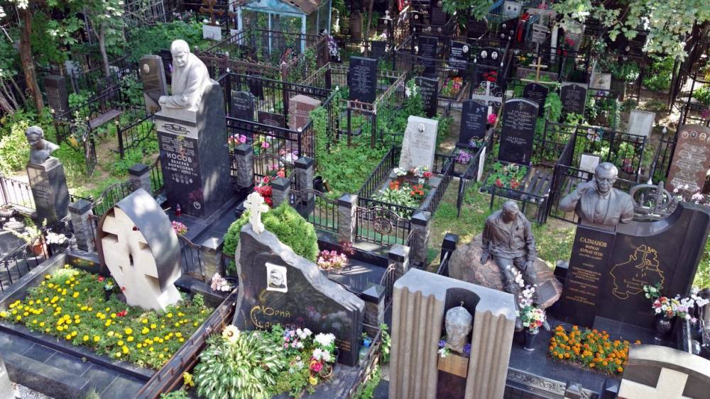 Вологжане боятся эпидемии из-за затопленных кладбищ