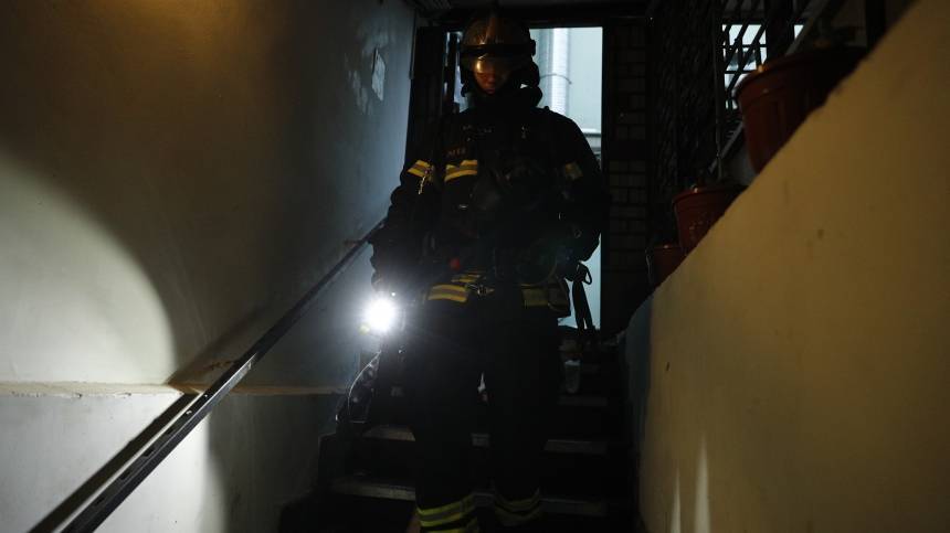 Квест-рум горит в подвале жилого дома в Екатеринбурге: эвакуировано 100 человек