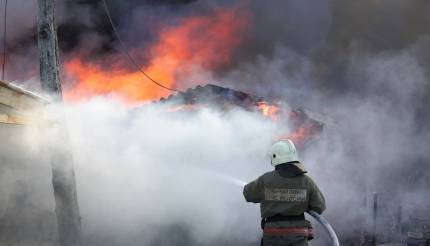 Семилетняя девочка погибла при пожаре на Ямале