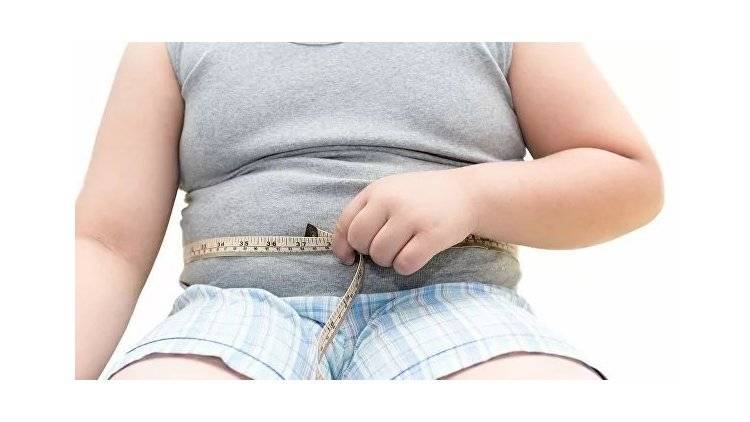 Диетолог назвала причины ожирения детей
