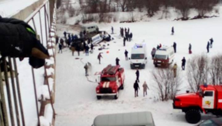 В Забайкалье при падении автобуса в реку погибли четыре пассажира