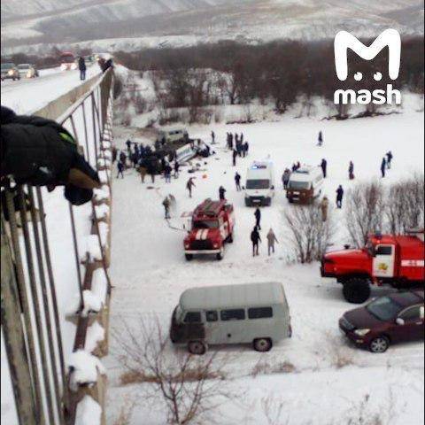 В Забайкалье пассажирский автобус рухнул с моста. Погибло 10 человек