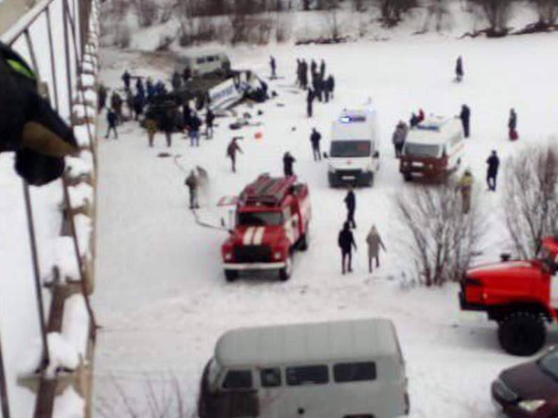 В Забайкалье автобус с людьми упал с моста: 11 погибших