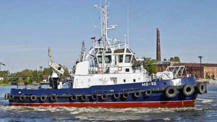 Буксир Тихоокеанского флота РФ спас тонувших в Японском море рыбаков