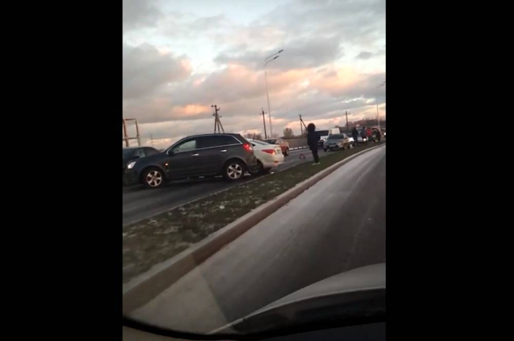 Шесть автомобилей столкнулись на улице Гагарина