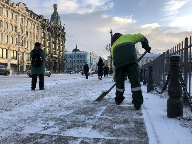 Петербург накрыло снегопадом в первый день зимы