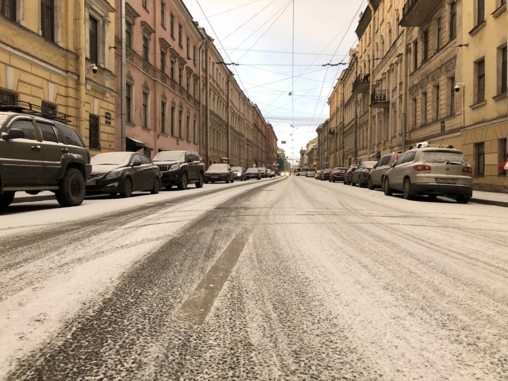 В Гидрометцентре рассказали, как долго будет идти снег в Петербурге