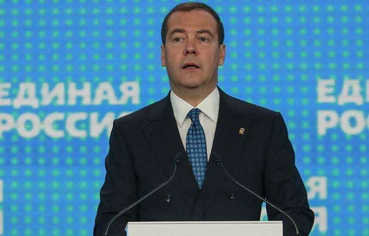 Медведев распорядился оказать помощь родственникам жертв ДТП в Забайкалье