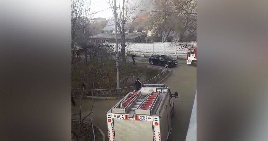 Пожар в ангаре на северо-западе Москвы ликвидирован