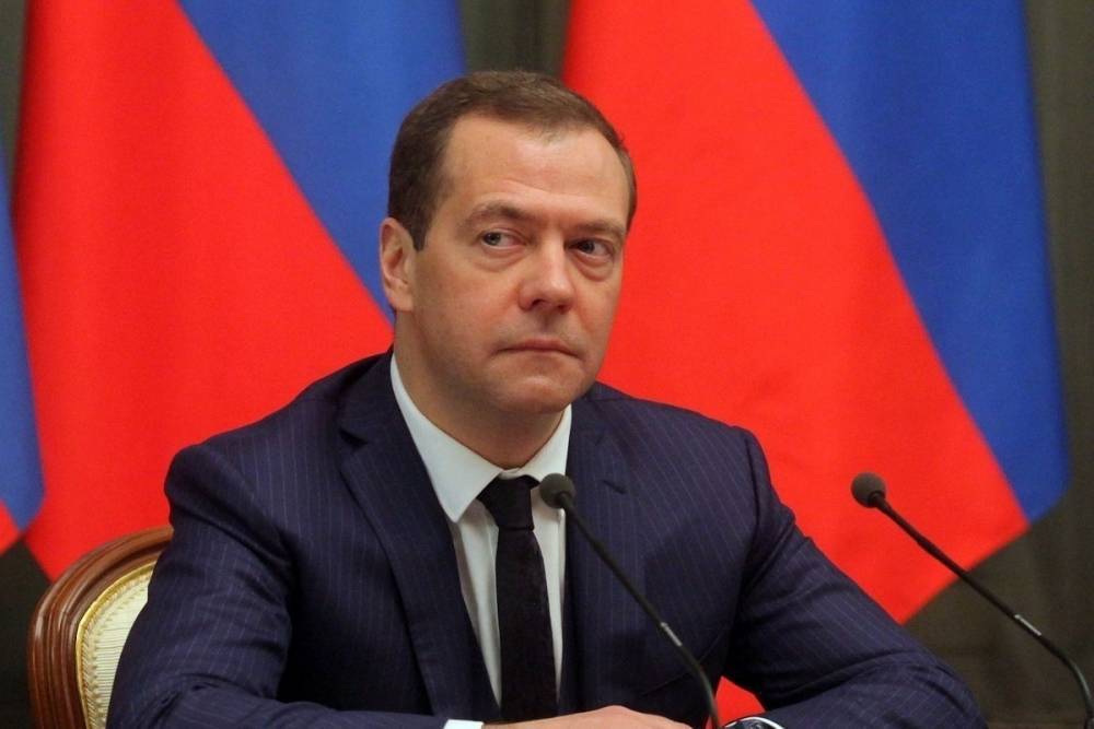 Медведев поручил оказать помощь пострадавшим и родным жертв ДТП в Забайкалье