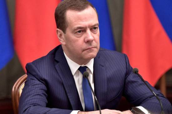 Медведев поручил Голиковой оказать помощь пострадавшим и семьям жертв ДТП в Забайкалье