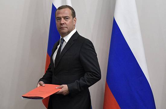 Медведев поздравил Мишеля с вступлением на должность главы Евросовета