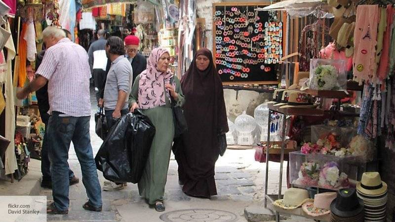 Женщины Туниса вышли на акцию протеста против насилия