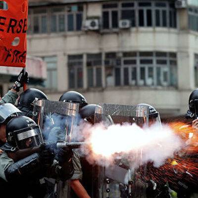Полиция Гонконга применила слезоточивый газ и перцовый спрей  против демонстрантов