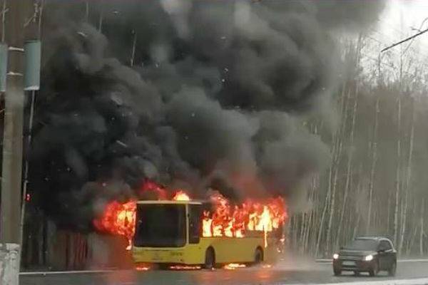 Под Петербургом сгорел рейсовый автобус