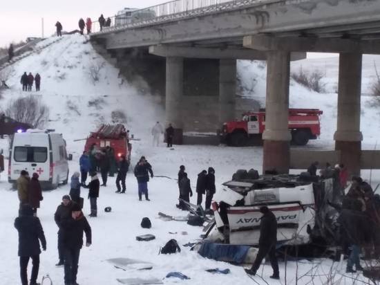 Ответственный за перевозки рассказал о причинах катастрофы автобуса в Забайкалье