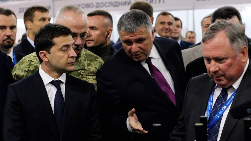 Глава украинского МВД Аваков разозлился на предупреждение Володина о развале Украины
