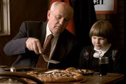 Участие Горбачева в рекламе пиццы в 1990-х объяснили