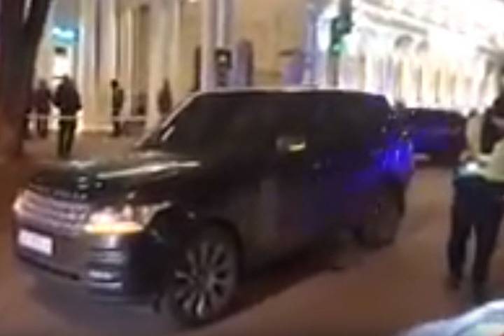 За рулем обстрелянного в Киеве Range Rover находился депутат Вячеслав Соболев
