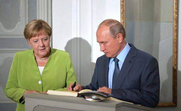 Путин и Меркель обсудили в Париже убийство Хангошвили