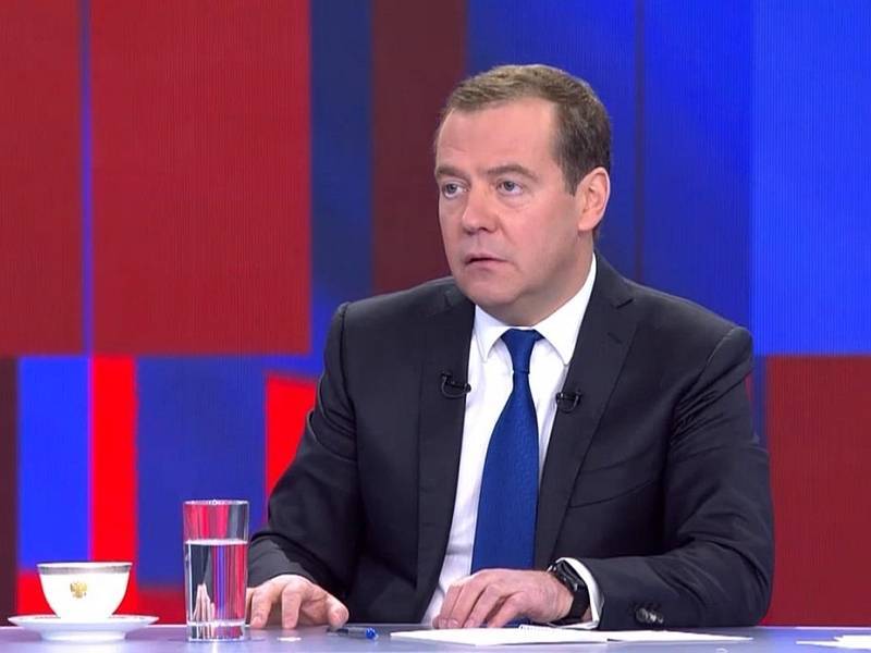 Пять главных вопросов, которые так и не задали Дмитрию Медведеву